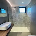 Inoltre شقة