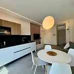 Inoltre شقة