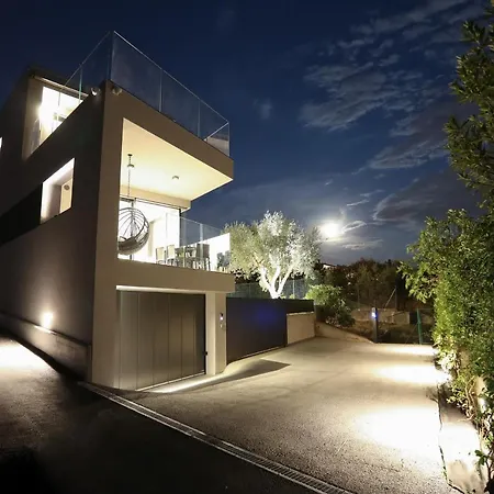 Inoltre Διαμέρισμα *